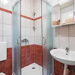 1 Bedroom Stunning In *