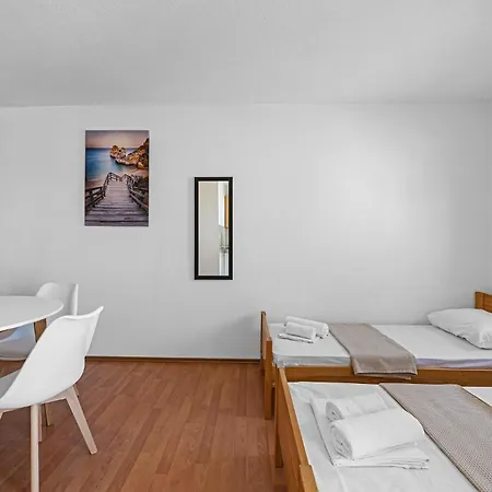 1 Bedroom Cozy In *