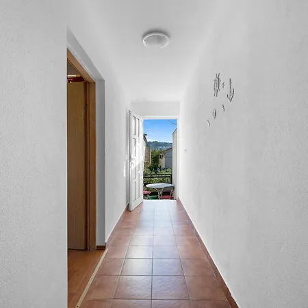 Apartament Lovely In With Wifi Betina (Sibenik-Knin)