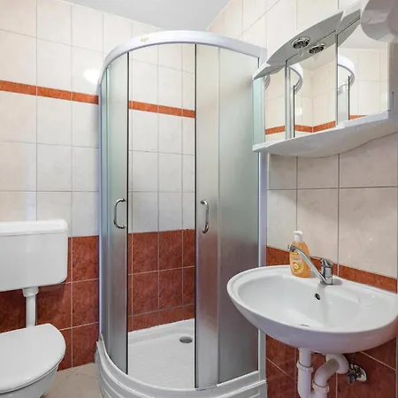 1 Bedroom Cozy In Betina (Sibenik-Knin)