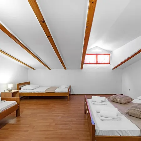 1 Bedroom Cozy In *