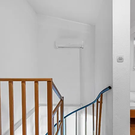 1 Bedroom Cozy In Betina (Sibenik-Knin)
