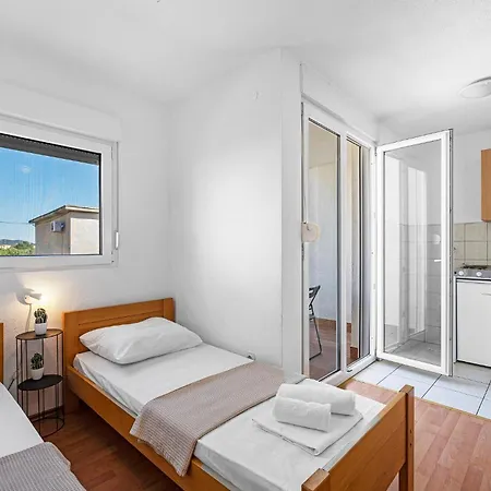 Apartament Lovely In With Wifi Betina (Sibenik-Knin)
