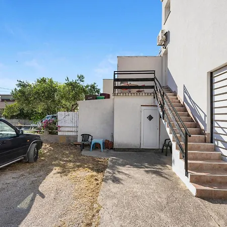 Apartman 1 Bedroom Cozy In Betina