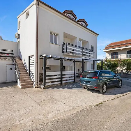 1 Bedroom Stunning In