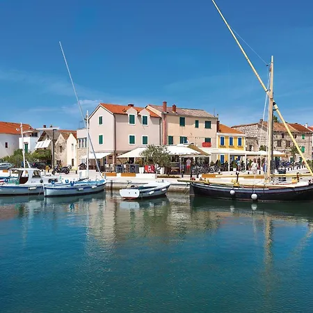 1 Bedroom Cozy In Apartman Betina