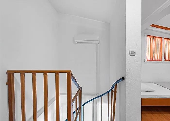 1 Bedroom Cozy In Betina (Sibenik-Knin)