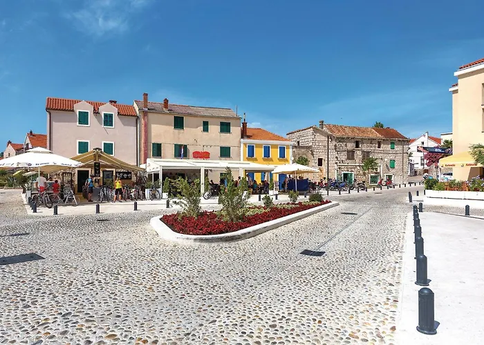 1 Bedroom Cozy In Appartement *